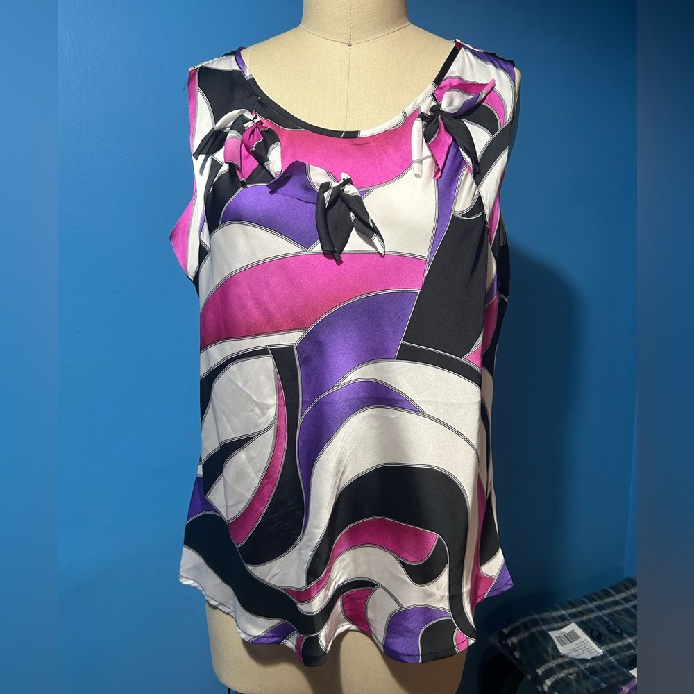Stylish Women's Top with Abstract Design